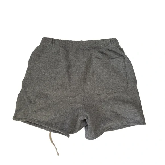 Essentials Shorts - Picture 2 of 3